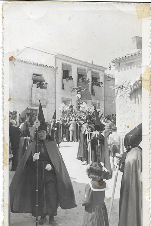 Antigua foto del primer Cristo del Perdón del Archena. Foto datada entre los años 1952 y 1955 - Mañana de Viernes Santo. En ella aparece el Cristo que cedía el Balneario de Archena y que se encuentra en la ermita de la Patrona de Archena, la Stma. Virgen de la Salud.