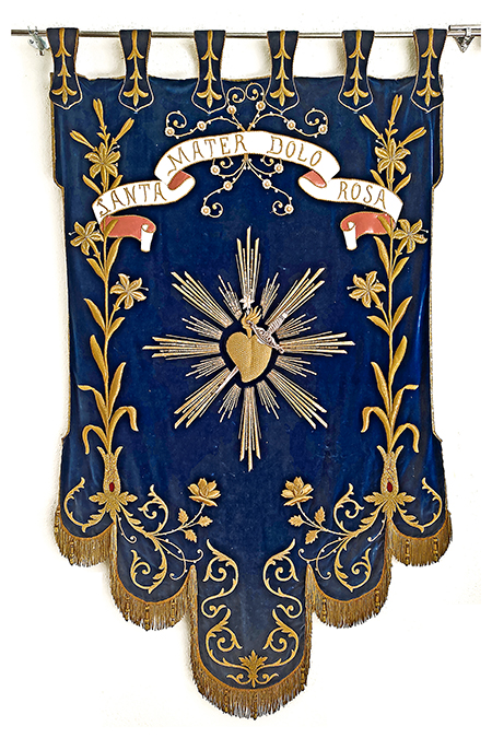 Foto del estandarte de la Virgen de la Piedad de Archena.