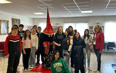 Alumnos del IES Dr. Pedro Guillén visitan nuestra Casa de Hermandad