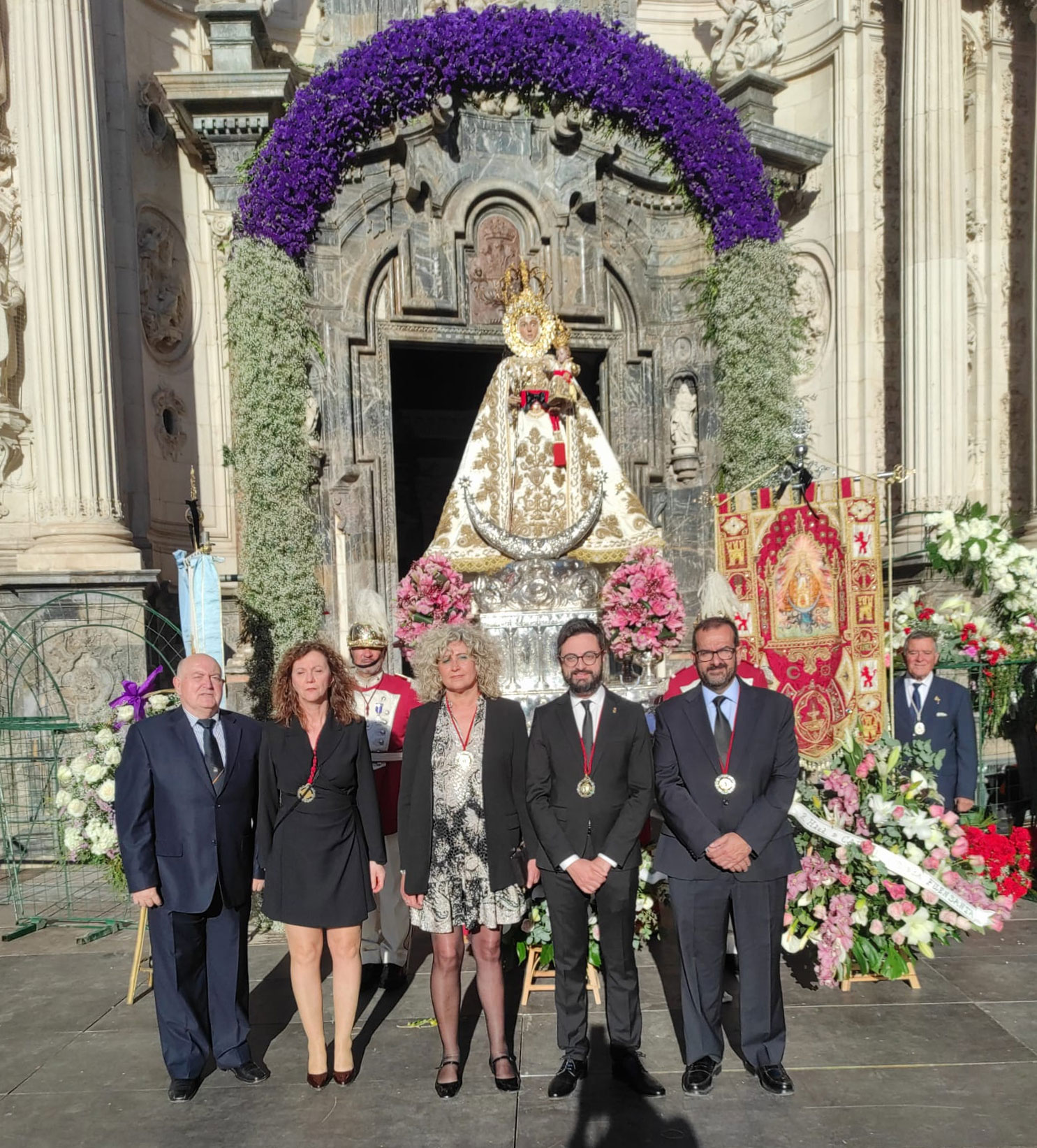 Una representación de la @CPerdonArchena participó, por segundo año consecutivo, en la ofrenda floral organizada por el Ilmo. Cabildo de la S. I. Catedral de Murcia, en honor a la Stma. Virgen de la Fuensanta, Patrona de Murcia y su huerta.